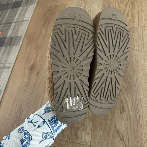 UGG® Tazz Maxi Curly Genuine Shearling Platform Slipper Sz 11 - Picture 5 of 7